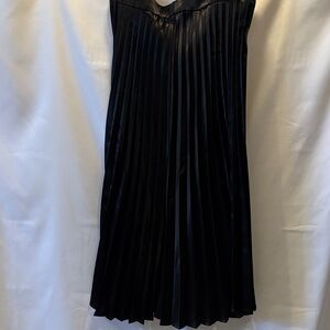 High Street Black Women's Pleated Skirt - size XS